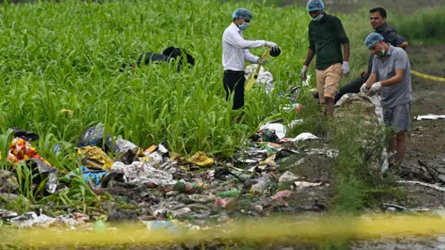 ప్రమాదం జరిగిన ప్రాంతంలో ఫోరెన్సిక్ నిపుణుల తనిఖీలు
