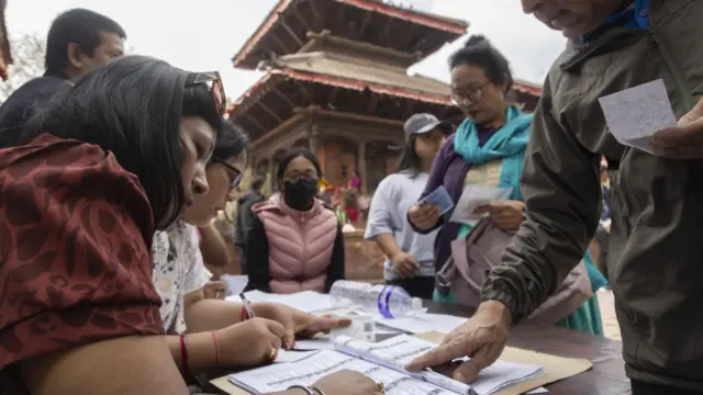 प्रतिनिधिसभा निर्वाचन २०८२ मा मतदान प्रक्रिया चल्दै