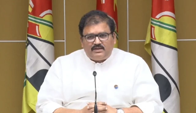 టీడీపీ నాయకుడు పట్టాభి , తిరుమల లడ్డూ నెయ్యి కల్తీ