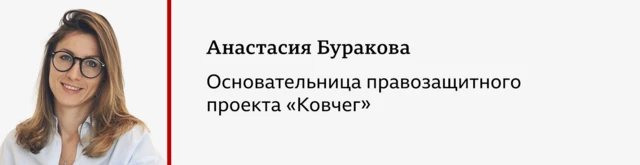 Портрет улыбающейся девушки в очках с русыми волосами в белой рубашке.