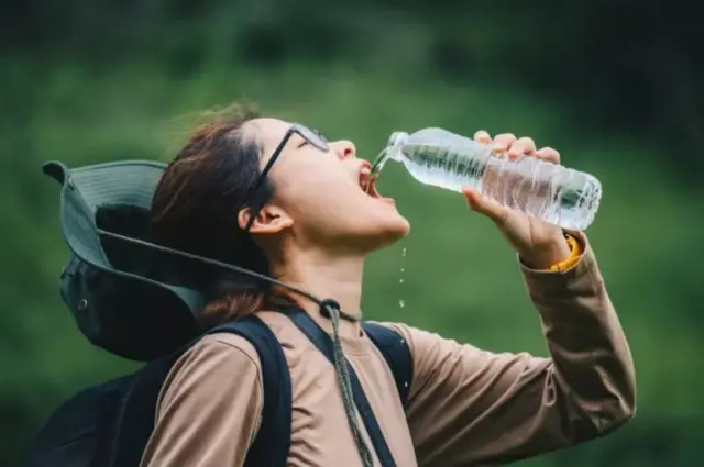 Dubartii bishaan qaruuraa pilaastikaan dhugaa jirtu