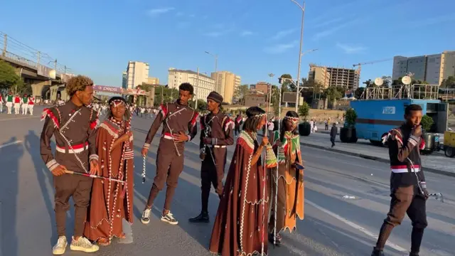 Shamarraniifi dargaggoota uffataa aadaan bareedan