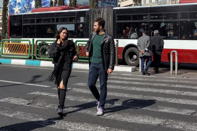 Seorang pemuda dari Teheran berkata mayoritas orang yang ditemui, terutama di kalangan anak muda, setuju dengan serangan AS.