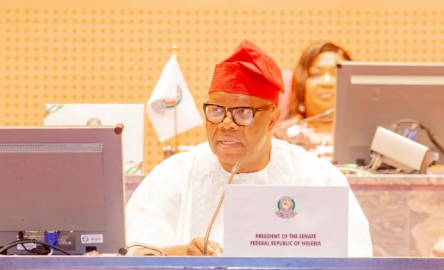 Akpabio gara Mahadum nke Calabar ebe ọ gụrụ maka iwu wee bụrụ Ọkaiwu.