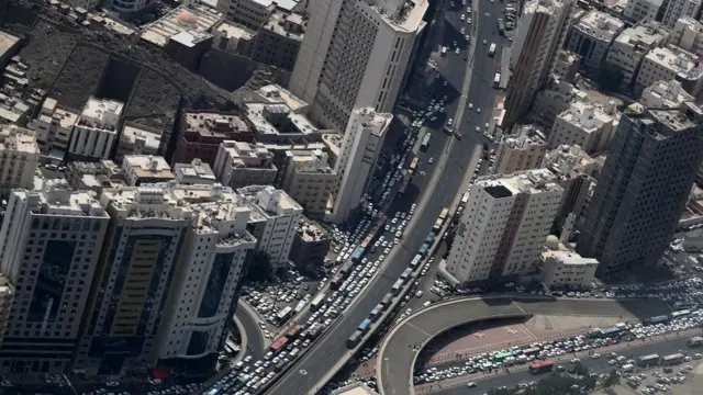 સાઉદી અરેબિયાના રસ્તાનું એરિયલ વ્યૂ