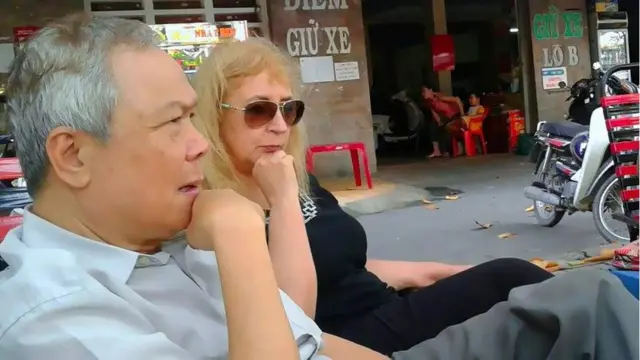 Sài Gòn hàng quán lao xao trong niềm nhớ của hai vợ chồng ông Trương Văn Dân và bà Itala Elena Pucillo