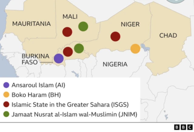 Carte de la région du Sahel en Afrique du Nord avec indication des groupes djihadistes opérant dans chaque pays