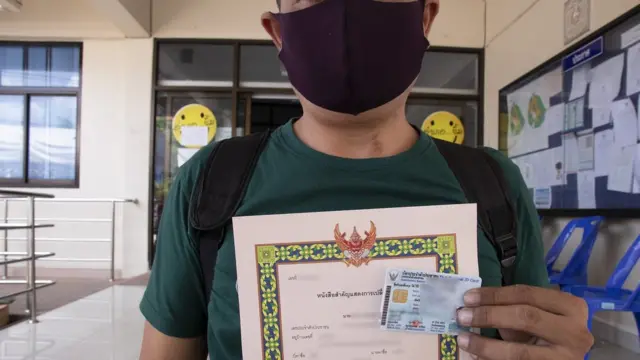 တရားဝင် အသိအမှတ်ပြု စာရွက်တွေရလာတဲ့ အက်ခ်