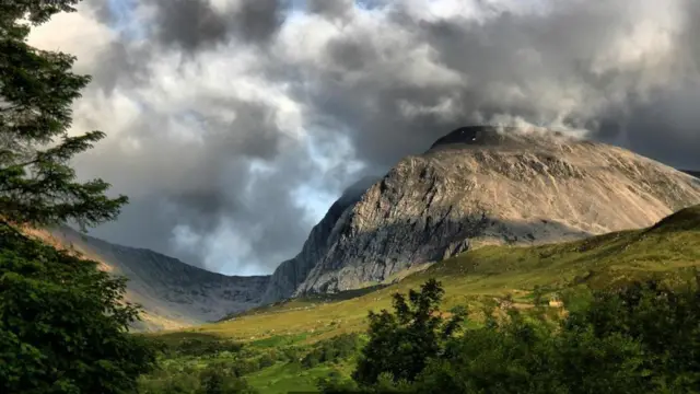 每年有十五万人前往苏格兰的班尼维斯峰徒步旅行，这是一座死火山，也是英国最高峰。