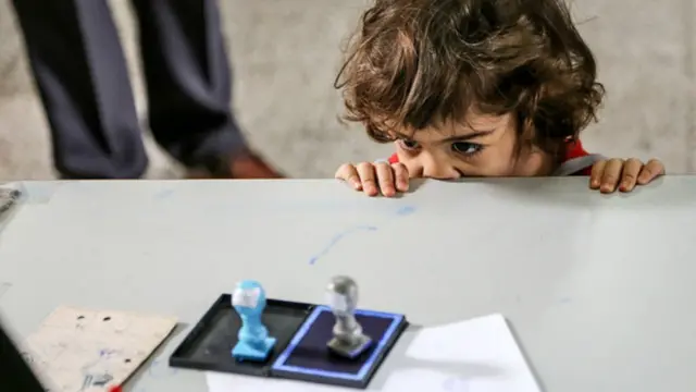 අනාගත ඡන්දදායකයෙක් ඡන්දපොලක