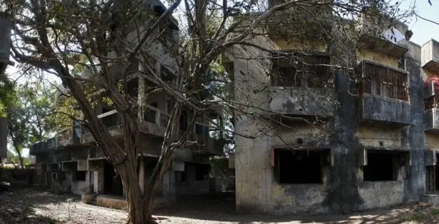 అహ్మదాబాద్‌లోని గుల్బర్గ్ సొసైటీలో 2002 దాడుల తర్వాత ఎవరూ నివసించటం లేదు