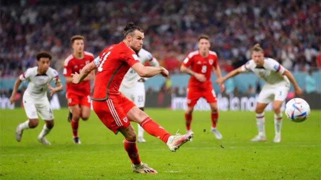 Gareth Bale cobra un penalti