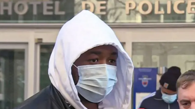 Uwo akora muvyo umuziki azwi gusa kw'izina rya Michel, yavuganye n'abamenyeshamakuru hanze y'icicaro gikuru c'igipolisi i Paris