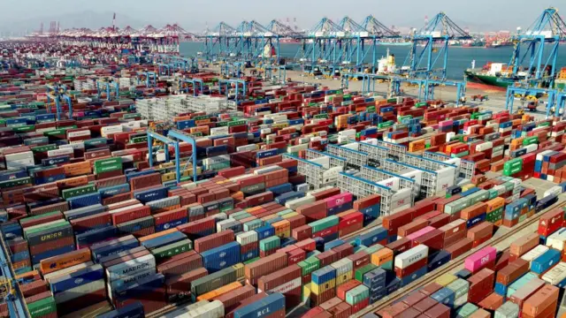 الحادث في قناة السويس يتسبب بتوقف بضائع بقيمة 9.6 مليار دولار يومياً