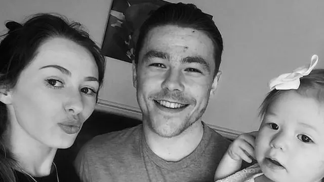 گرین در کنار نامزدش چارلی و دختر دوساله‌اش دیزی، زندگی‌اش را می‌سازد