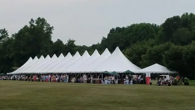 Uma tenda da empresa Loane Bros é usada1xbet 87festa