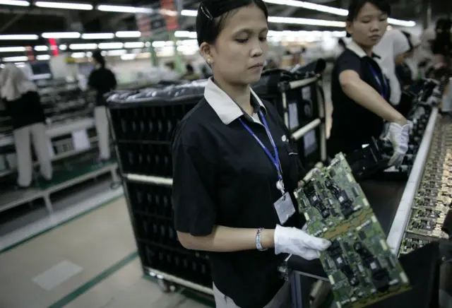 Samsung también produce componentes electrónicos.