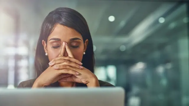 गुस्से में महिला