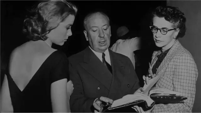 Keli se najviše pamti po radu za Alfreda Hičkoka - za njega, ona je bila ultimativna „hladna plavuša", što je pokušavao da ponovi sa drugim glumicama