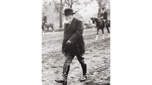 Lionel Walter Rothschild a reçu la lettre à son domicile du 148 Piccadilly Street à Londres.