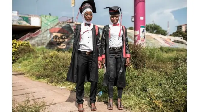 Ku wa mbere, abanyeshuri bahawe impamyabumenyi z'icyiciro cya kabiri cya kaminuza i Conakry, mu murwa mukuru wa Guinea...