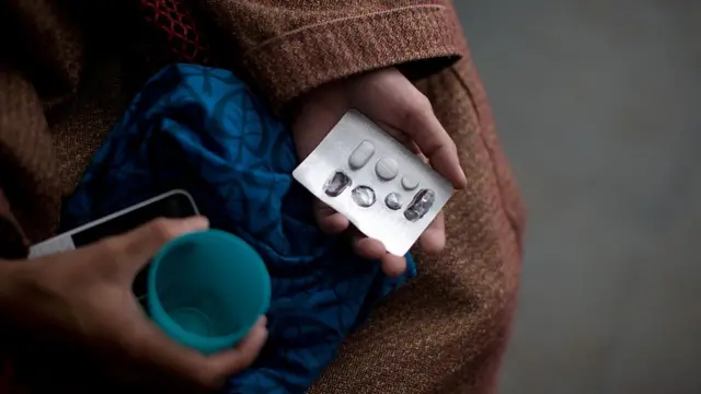 নির্দিষ্ট মাত্রা অনুযায়ী পুরো মেয়াদে ওষুধ খাওয়ার পরামর্শ দেন চিকিৎসকরা।