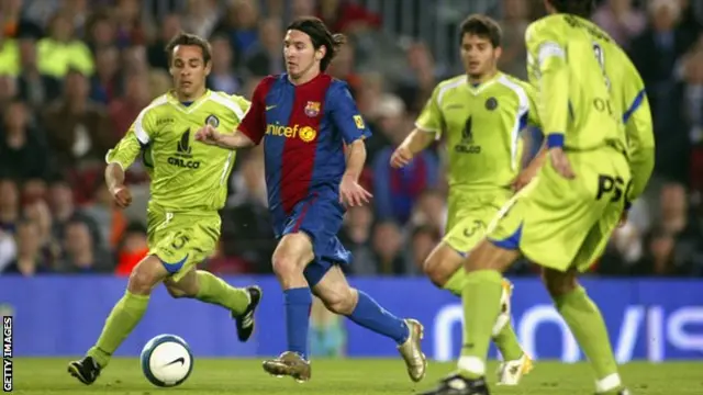 Lionel Messi scores against Getafe in 2007