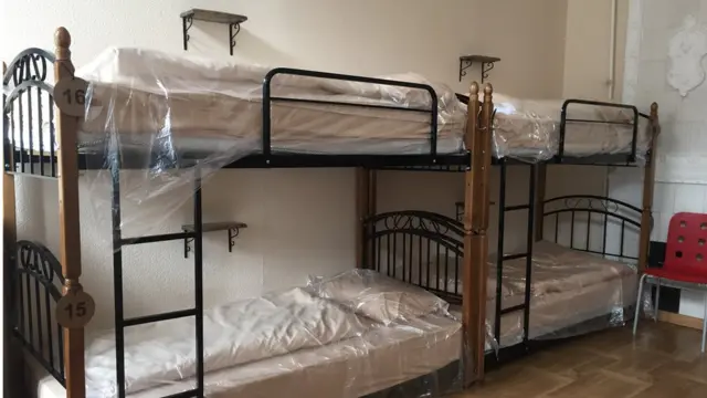 Hosteldə qadın və kişilər üçün otaqlar ayrıdır