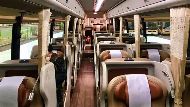 பேருந்தில் 70 நாட்கள்