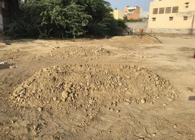 हापुड़ में व्यक्ति की पीट-पीट कर हत्या, कब्र की तस्वीर