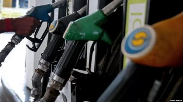 પેટ્રોલ પંપની તસવીર