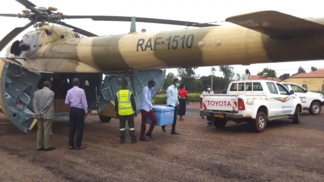 u Rwanda rwakoresheje indege za gisirikare mu kugeze inkingo kure mu byaro