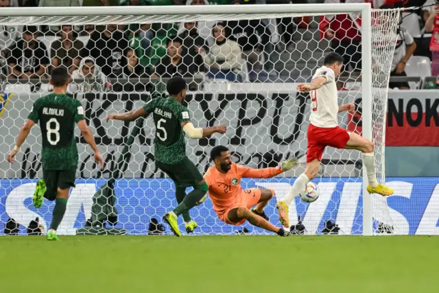 Р﻿оберт Левандовски экинчи таймда гол киргизди