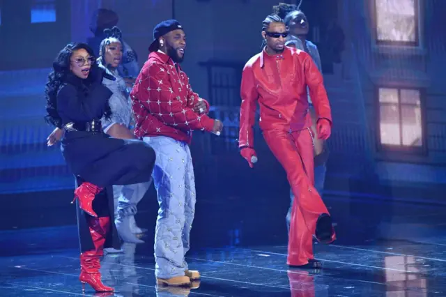 Burnaboy n ṣere nibi ayẹyẹ naa