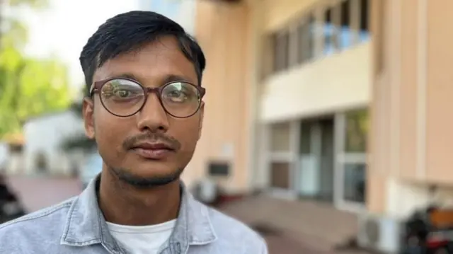 मुख्यमंत्री हिमंता बिस्वा सरमा यांनी स्थानिक पत्रकार शाह आलम यांच्या धार्मिक ओळखीवरुन प्रश्नचिन्ह उपस्थित केलं होतं.