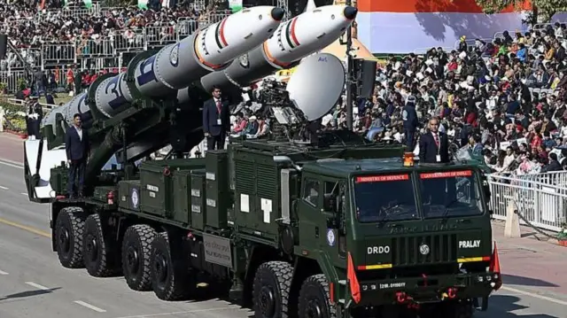 भारत के पास 172 जबकि पाकिस्तान के पास 170 परमाणु वॉरहेड हैं