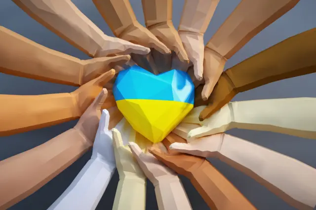 تصویرسازی از پرچم اوکراین به شکل قلب و دست‌هایی که از آن محافظت می‌کنند