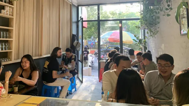 Vỏn vẹn chưa tới 40 mét vuông, nhà hàng có sức chứa tối đa 19 chỗ ngồi 