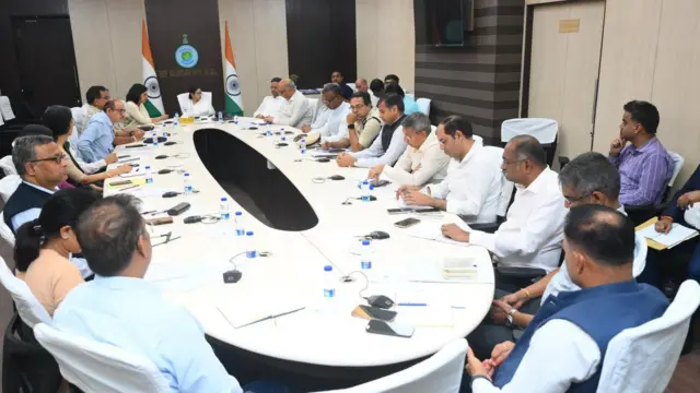 জ্বালানি সংকট নিয়ে বৈঠকে মুখ্যমন্ত্রী মমতা ব্যানার্জী