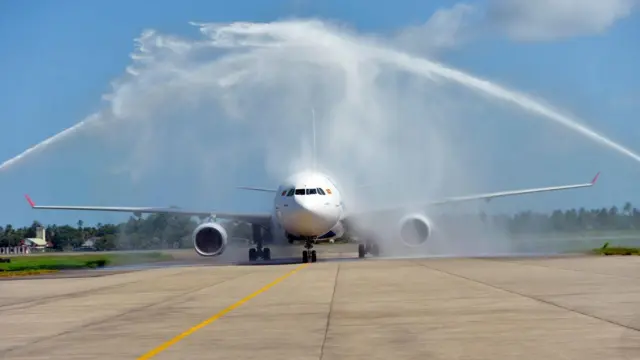 එයාර්බස් A330-200 පුළුල් බඳ සහිත ගුවන් යානය ශ්රී ලංකන් සමාගමේ සේවයට යොදා ගැනීමට පෙර වෙනත් ගුවන් සමාගම් දෙකක ගුවන් ගමන් සඳහා යොදාගෙන තිබෙන බව airfleets.net වෙබ් අඩවිය විසින් වාර්තා කර සිටියි.