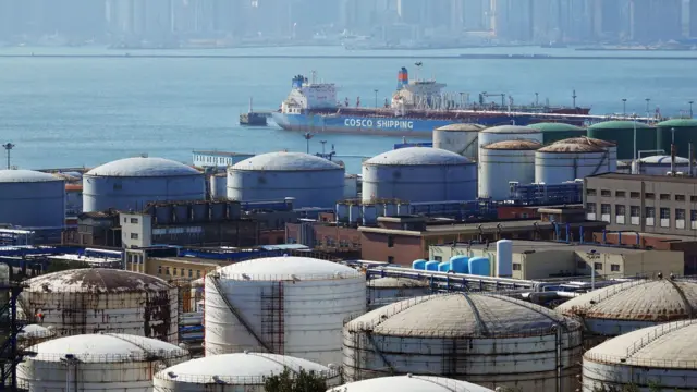 Tangki minyak di provinsi Liaoning, China.