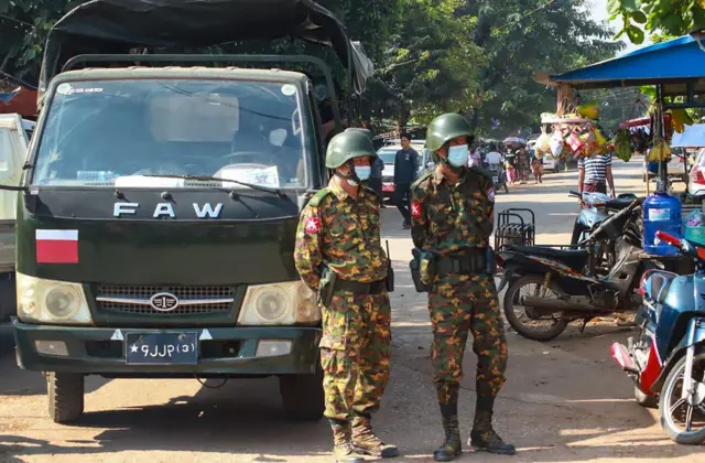 စစ်ကောင်စီတပ်ဖွဲ့ဝင်တွေ 