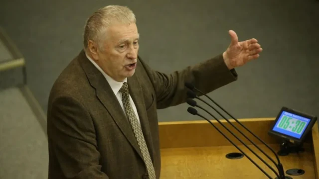 วลาดีมีร์ ชีรินอฟสกี ระหว่างอภิปรายในสภาดูมา