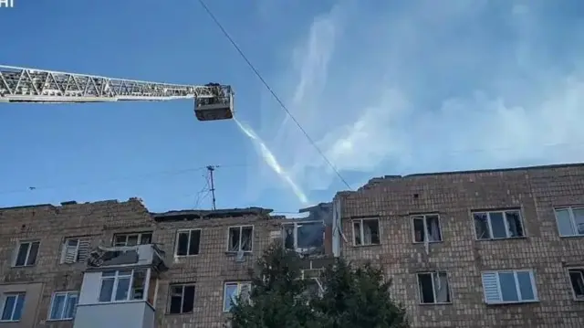 Волын областында Луцк шаарында асмандагы чабуулдан көп квартиралуу үй зыян тартты