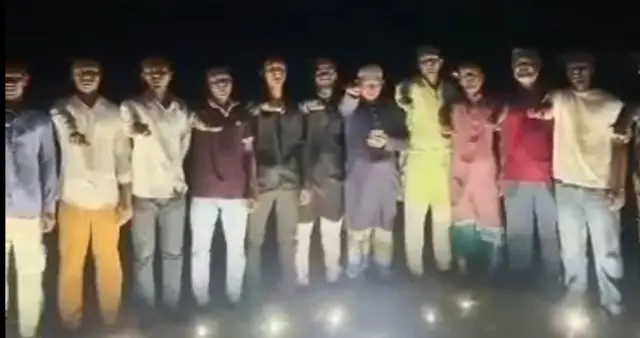 গত শুক্রবার লক্ষ্মীপুরের একটি উপজেলার নেতাকর্মীদের রাতের অন্ধকারে শপথ পাঠের একটি ভিডিও ছড়িয়ে পড়েছে সামাজিক মাধ্যমে