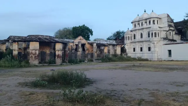 வீரபாண்டிய கட்டபொம்மன், எட்டப்பன்
