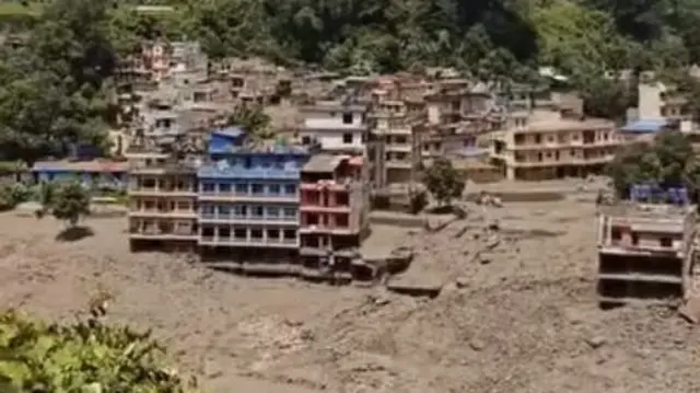 नुवाकोटको त्रिशूली क्षेत्रमा बाढी पसेपछिको तस्बिर