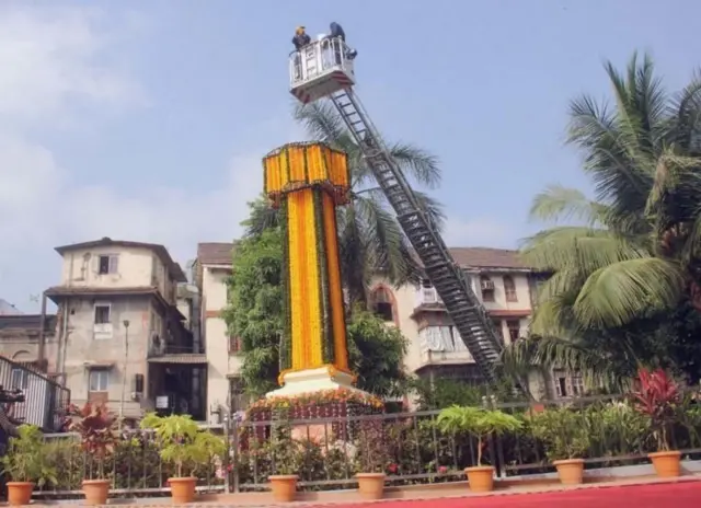 இந்திய வரலாறு, மும்பை துறைமுகம், கப்பல், தங்கம், வெடிவிபத்து, இரண்டாம் உலகப்போர்