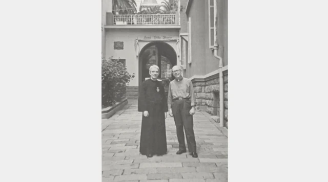 Peder Amantini ve solunda Peder Amorth