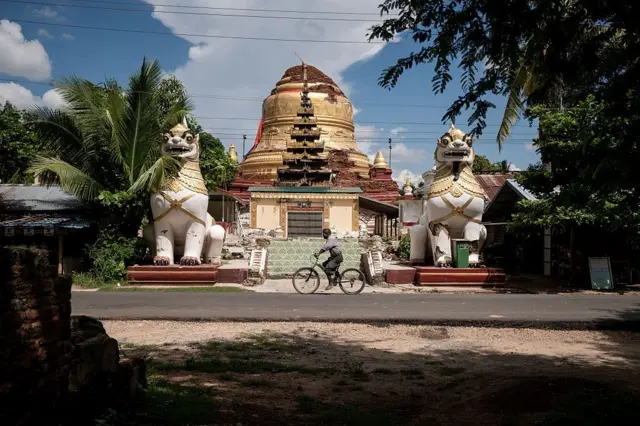 ငလျင်လှုပ်ခတ်အပြီး ၆ လအကြာ စက်တင်ဘာလတုန်း မန္တလေးမြို့မြင်ကွင်း 